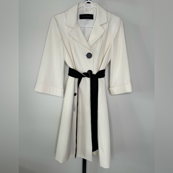 Elie Tahari White Coat - Effortless Elegance and Timeless Style - Picture 1 of 7
